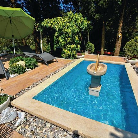 2 Bedroom Awesome Apartment In Portorose Esterno foto