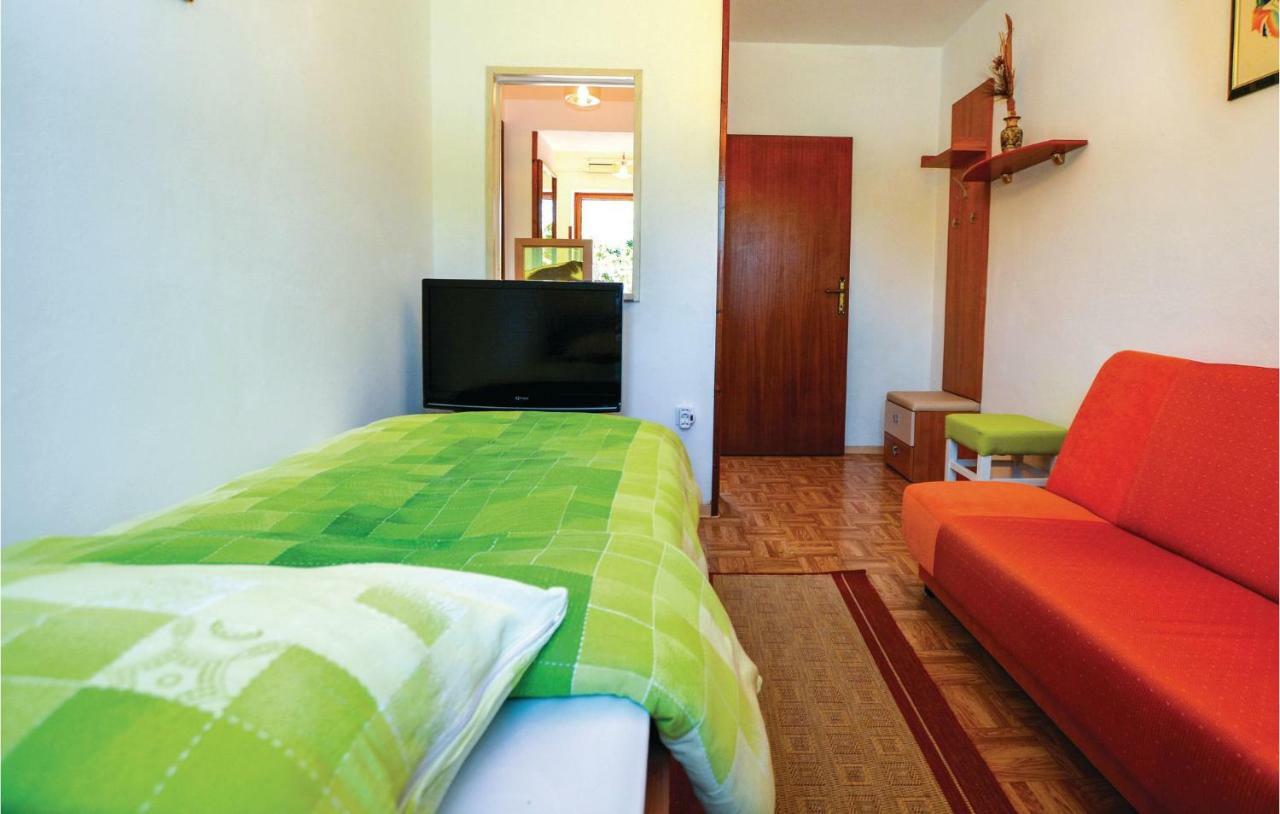 2 Bedroom Awesome Apartment In Portorose Esterno foto